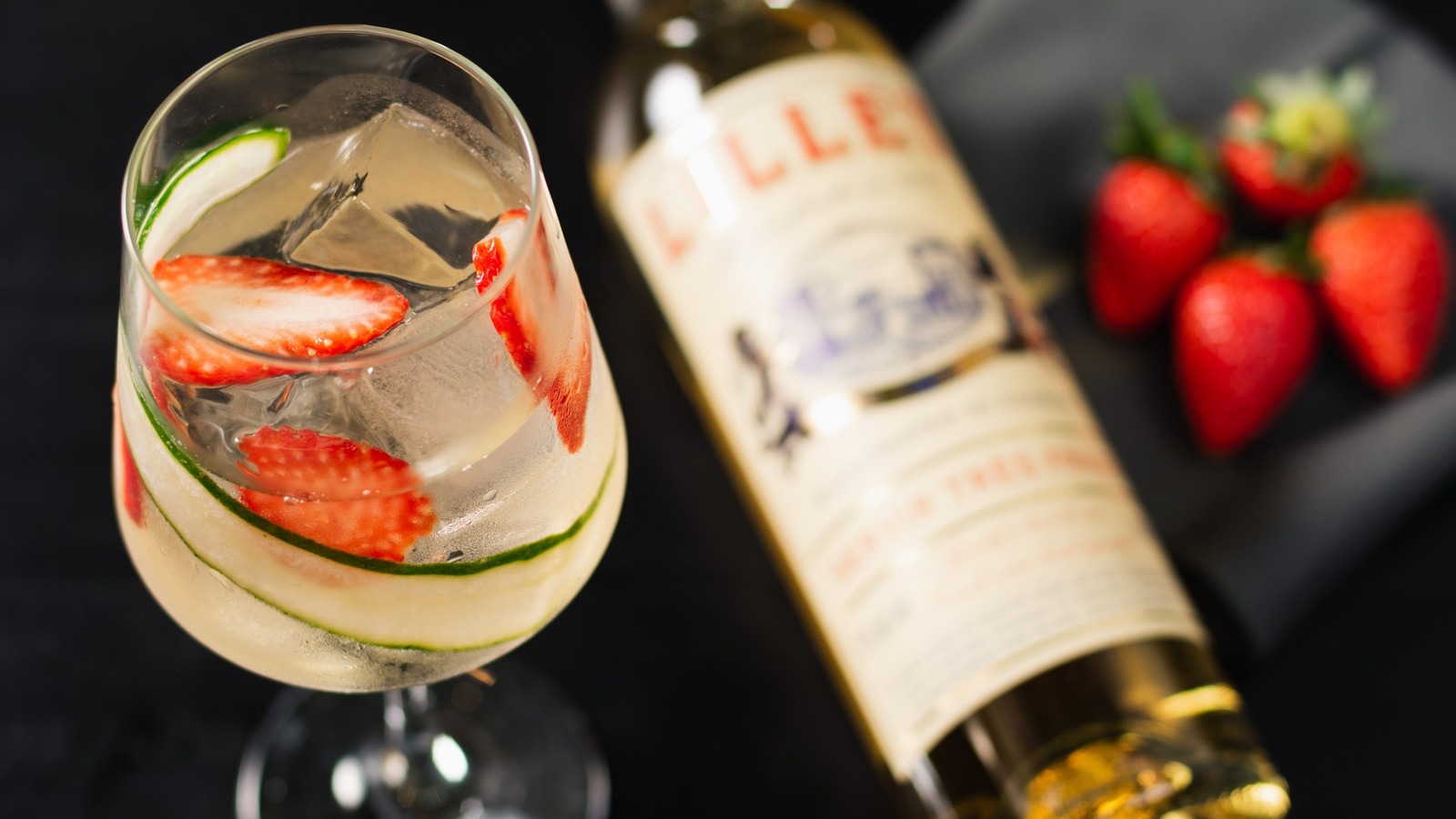 Аперитив слива. Аперитив Lillet Rose. Аперитив Lillet Blanc. Лилле (аперитив). Kina Lillet.