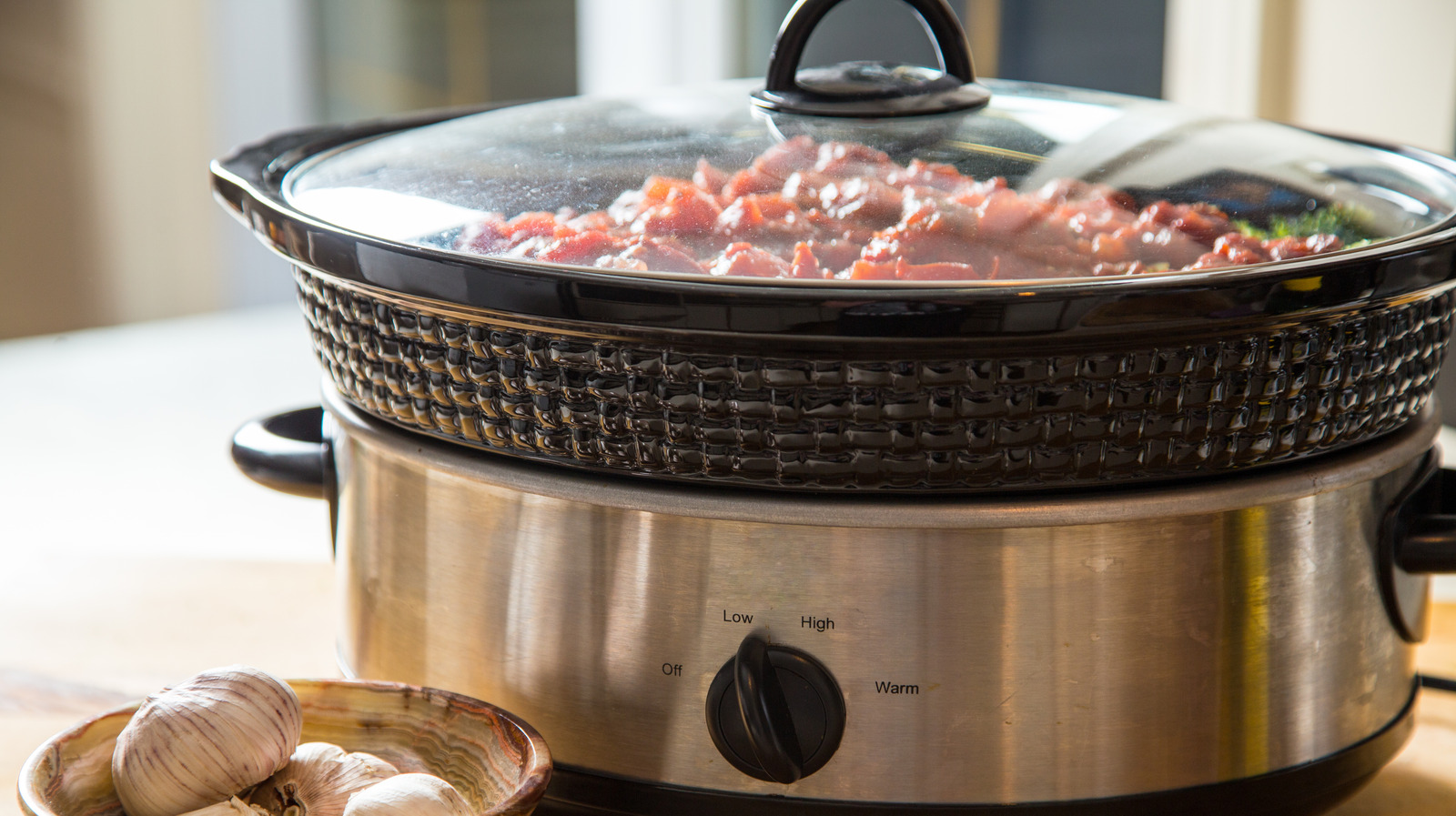 https://www.tastingtable.com/img/gallery/the-important-step-you-should-take-before-putting-meat-in-a-slow-cooker/l-intro-1650465906.jpg