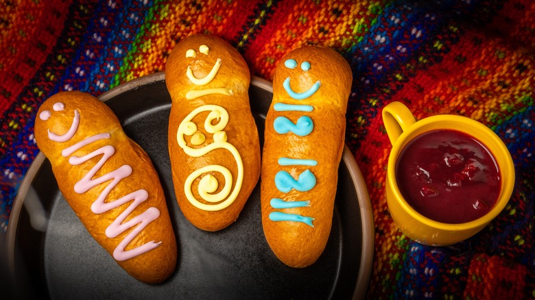 colada morada and guagas de pan