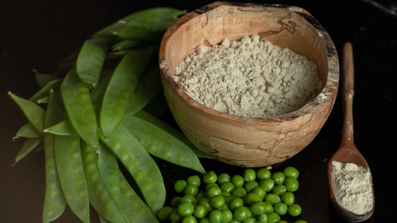 A bowl of pea protein with fresh peas