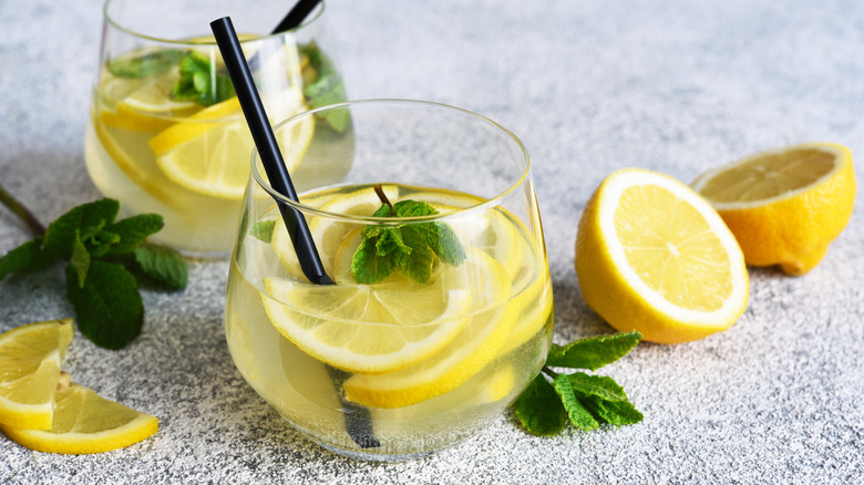 glasses of lemonade with mint