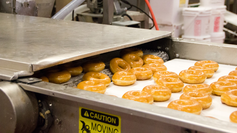 Ring King making Krispy Kremes