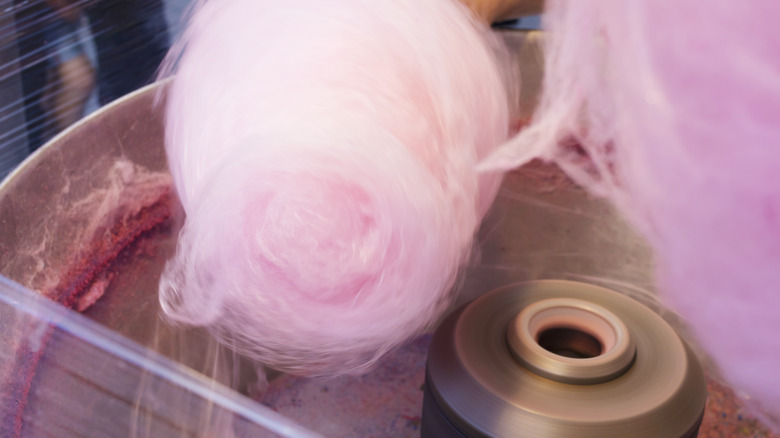 Cotton candy making machine