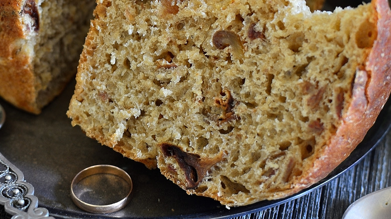 Barmbrack with gold ring