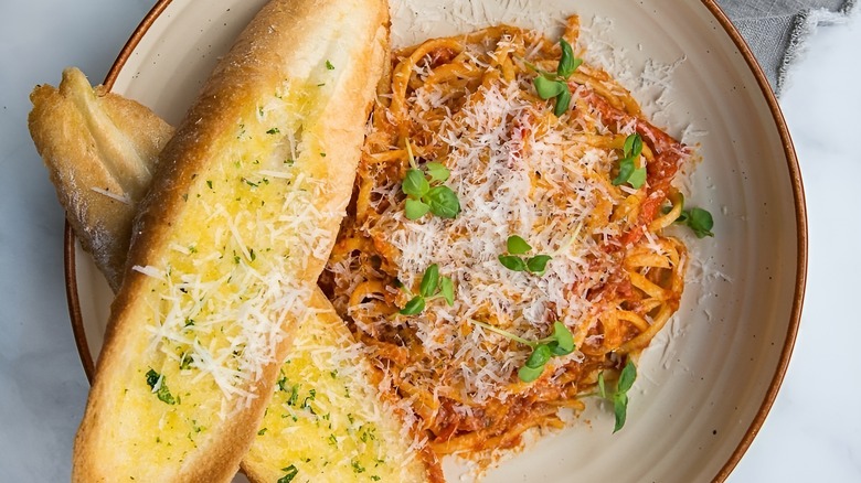 pasta and garlic bread