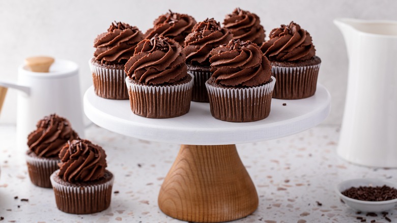 Cupcakes with chocolate frosting