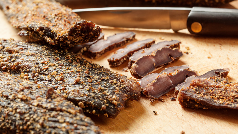 slicing biltong