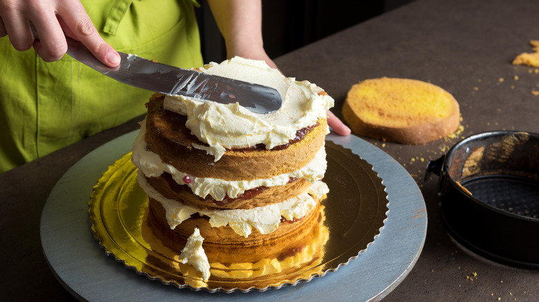 Frosting a cake with spatula