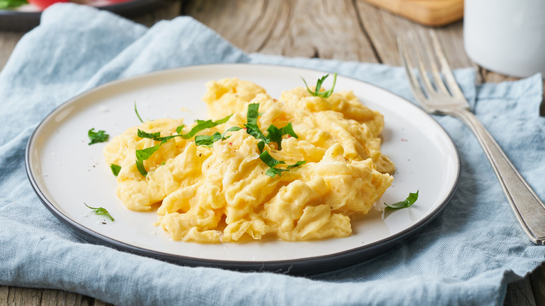 Soft Scrambled Eggs (The French Method) - TheCookful