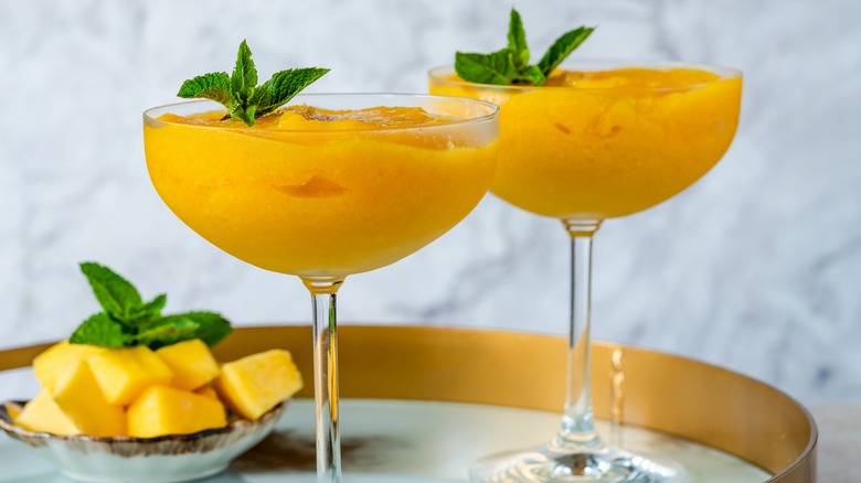 Frozen mango daiquiris