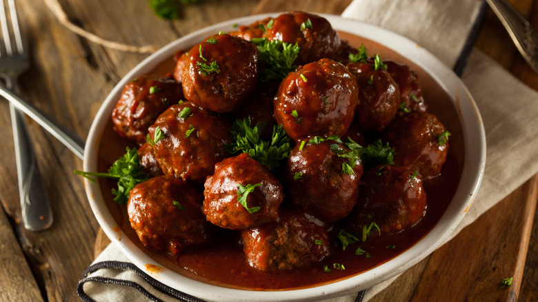 plate of meatballs in sauce