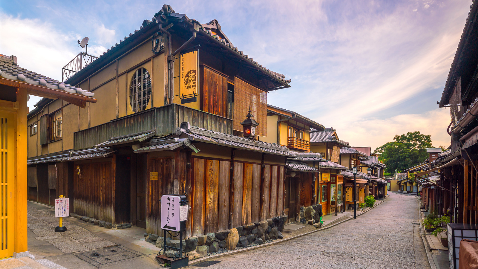 The Kyoto Starbucks Located In An Original Japanese Townhome