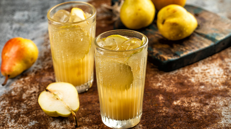 Pear juice in glasses