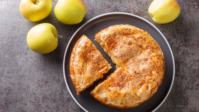 Apple pie baked with cheese 