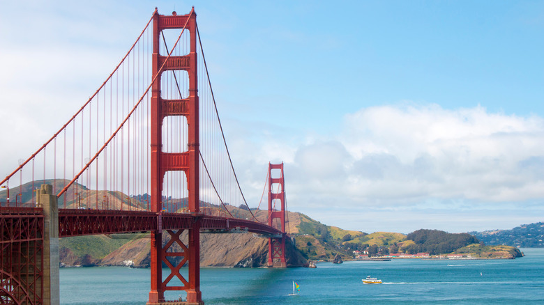 Golden Gate bridge of San Fransisco on a sunny afternoon 