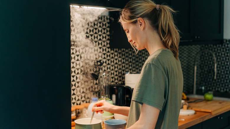 woman cooking 