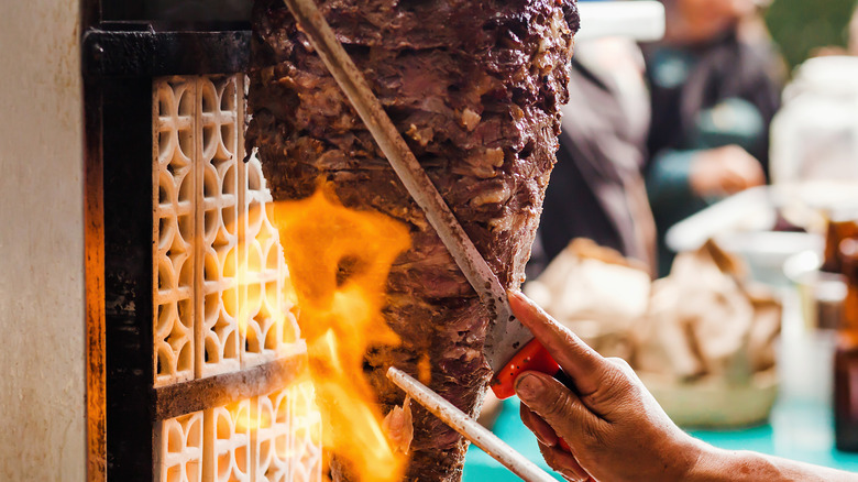 Trompo being sliced