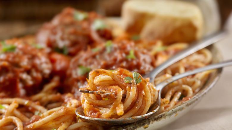 spaghetti marinara sunday gravy