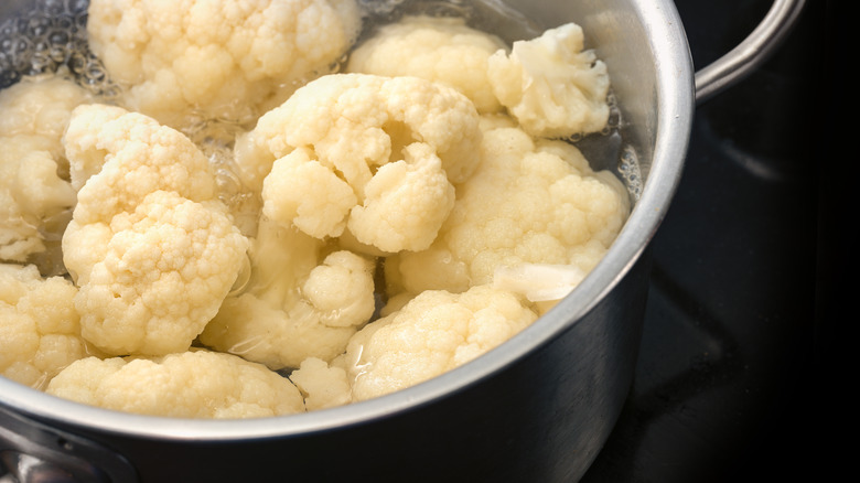 Cauliflower in a pot with water