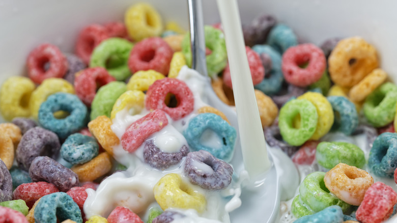 Froot Loops with milk