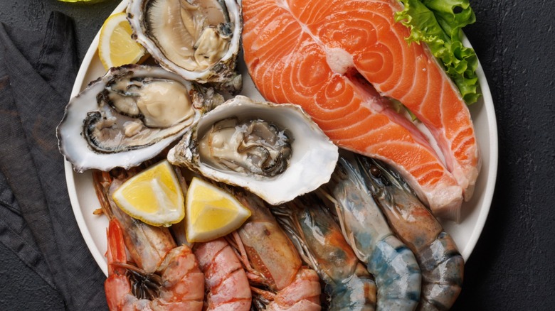 Overview of various seafoods on a plate