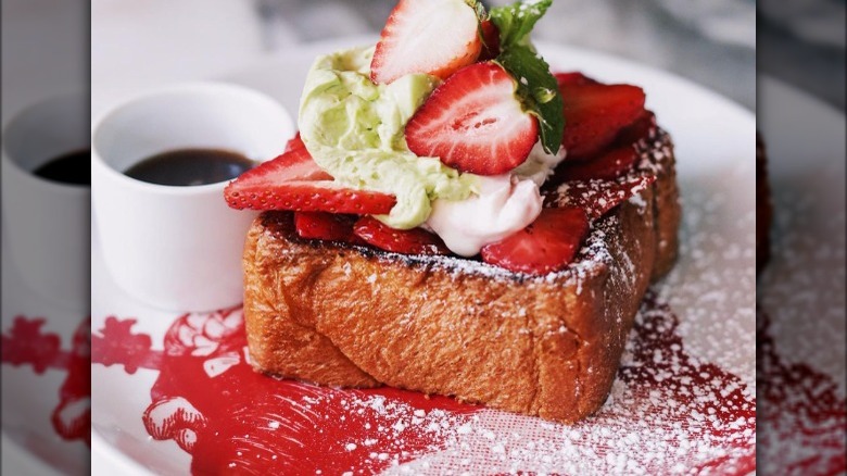 French toast with strawberries 