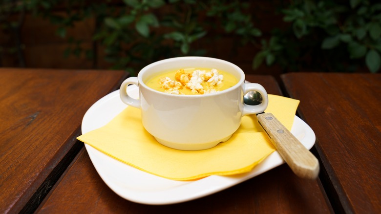 sweet corn soup with popcorn