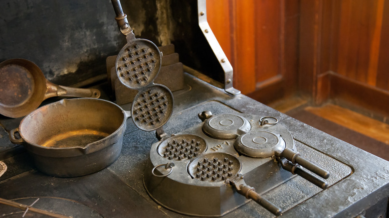 colonial waffle maker