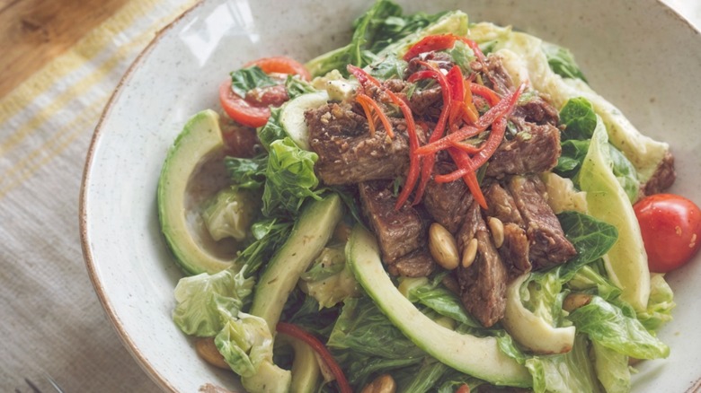 steak salad with sesame oil