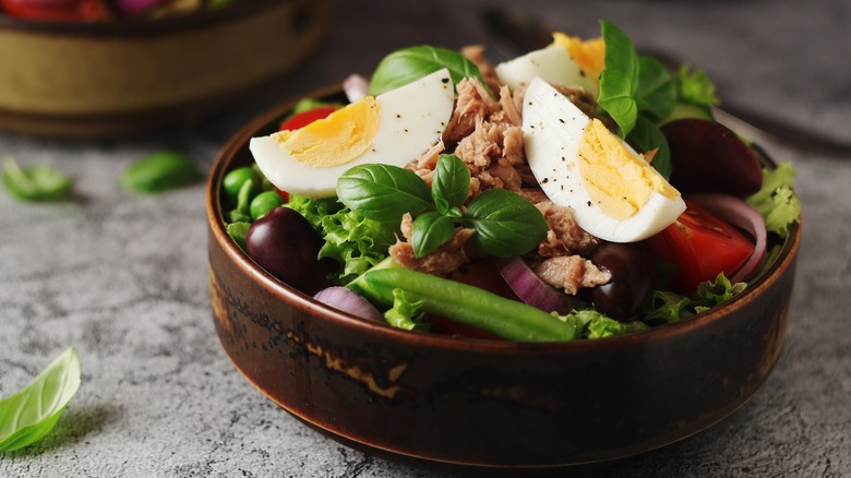 Niçoise salad garnished with canned fish