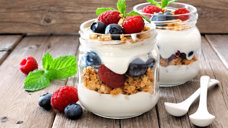 Yogurt parfaits with granola