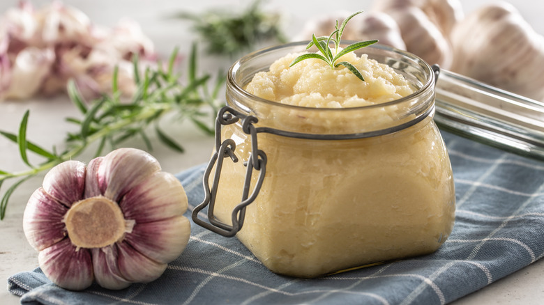 garlic paste in a jar