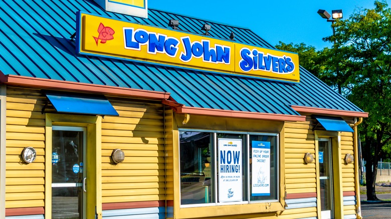 Long John Silver's restaurant front.