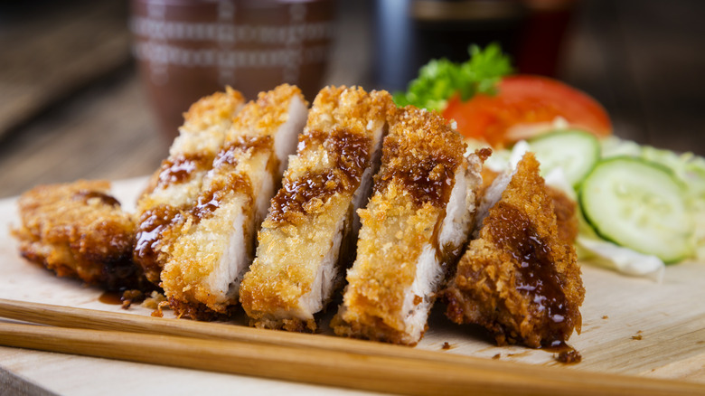 Tonkatsu with sauce and cucumbers