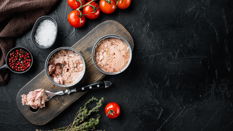 Canned tuna, herbs, tomatoes, spices