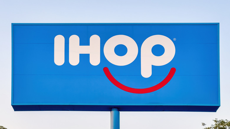 An IHOP sign