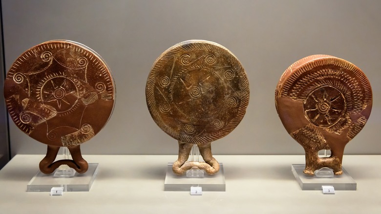 ancient Greek frying pans