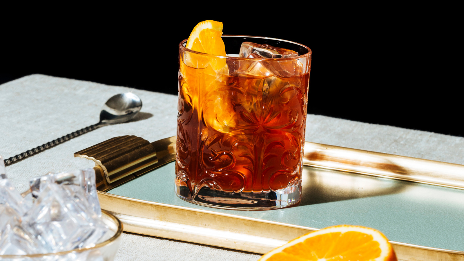 https://www.tastingtable.com/img/gallery/the-origin-story-of-the-negroni/l-intro-1660838339.jpg