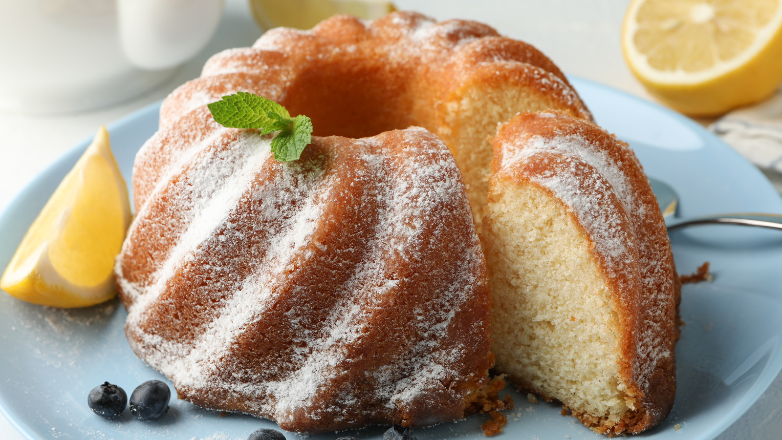 The Differences Between Bundt Cakes and Regular Cakes - Baking Kneads, LLC