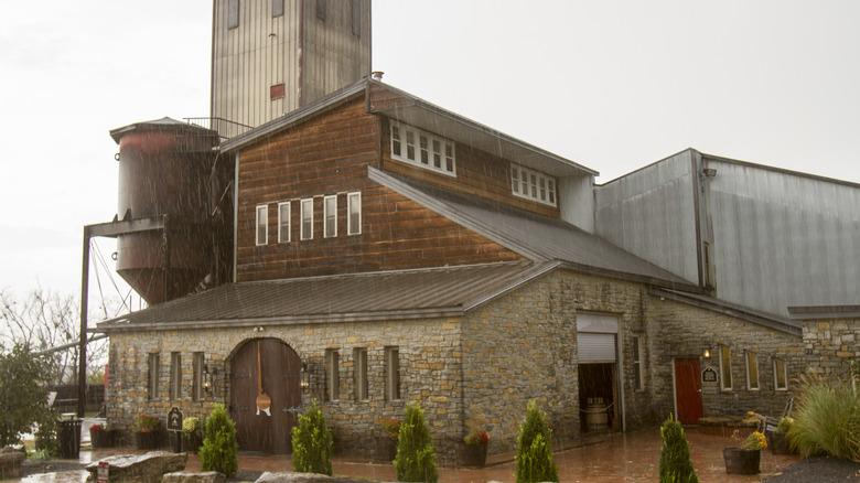 exterior of willett bourbon distillery