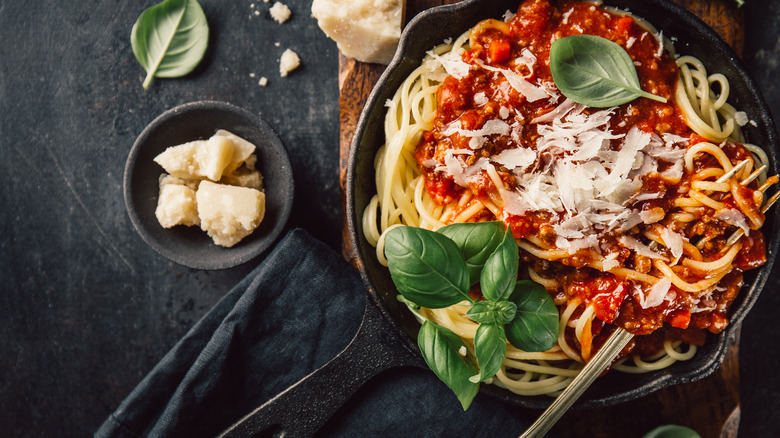 spaghetti with tomato sauce