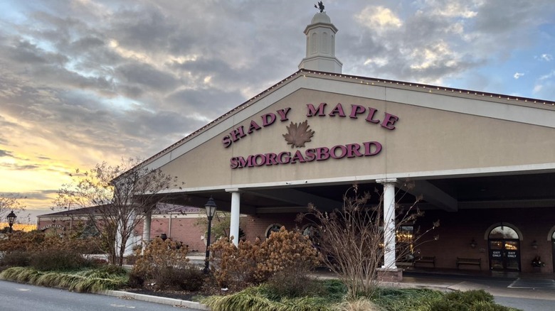 Shady Maple Smorgasbord exterior