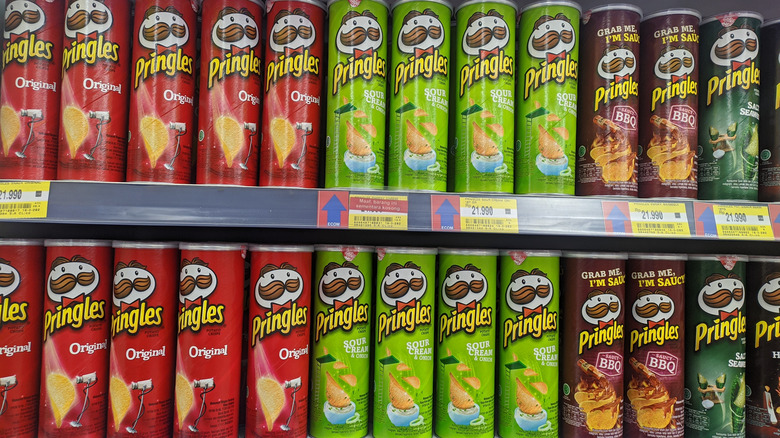 various pringle flavors on shelf