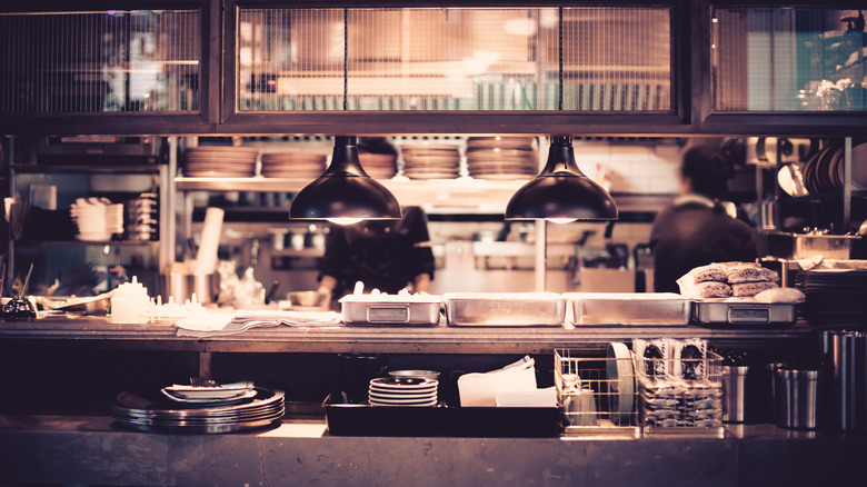 restaurant service station heat lamps