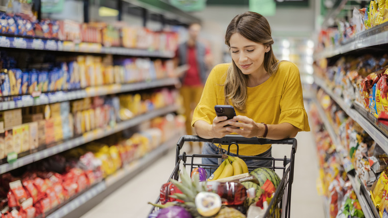 woman grocery shopping