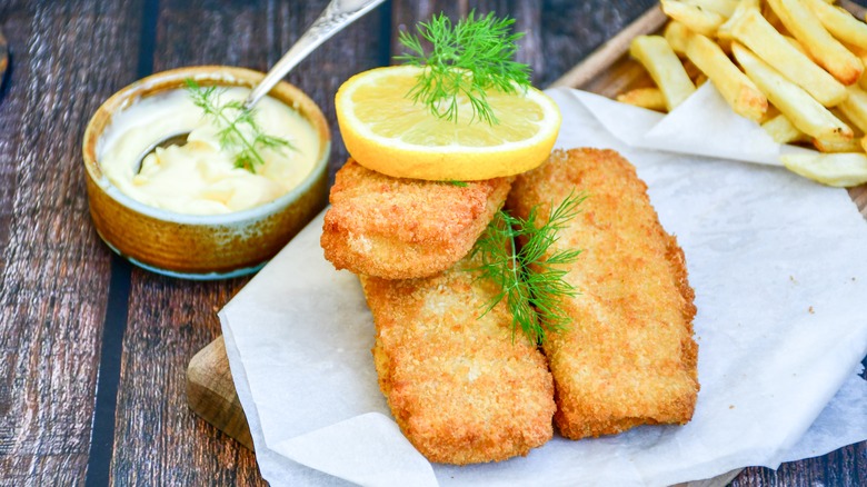 Fish and chips tarter sauce