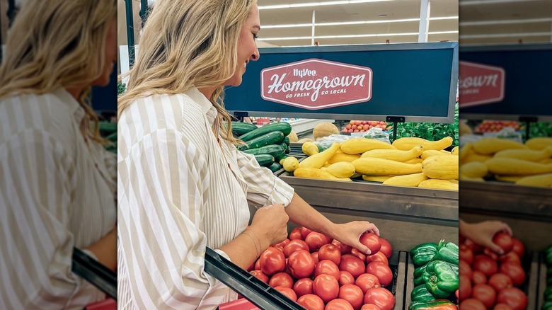 HyVee produce and shopper