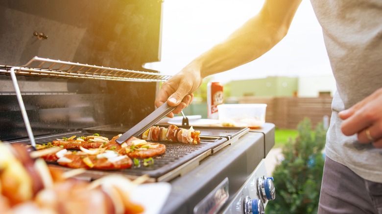 gas grill burgers