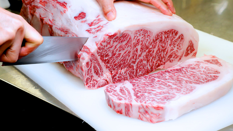 slicing Kobe Beef