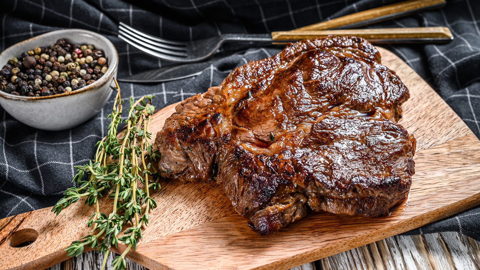 The Real Difference Between Chuck Roast And Chuck Steak